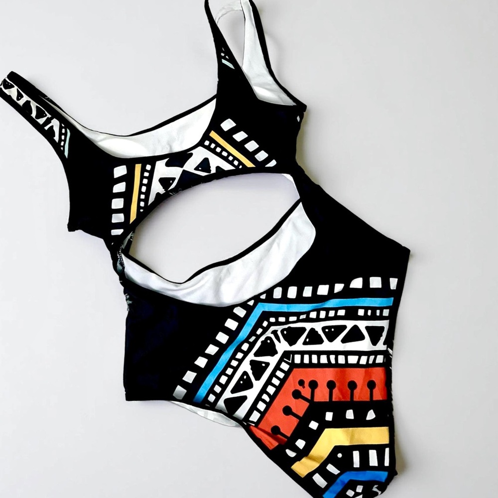 NEW w/o Tags Women’s Cut-Out Monokini Swimsuit - Picture 6 of 14